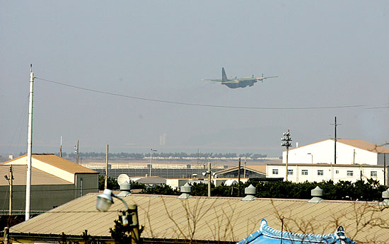 C-130 수송기가 이륙하고 있다. [사진-통일뉴스 김주영 기자]