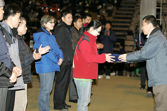 1부 마지막 순서로 모범 조합과 조합원 시상식이 진행됐다. [사진-통일뉴스 김주영 기자]