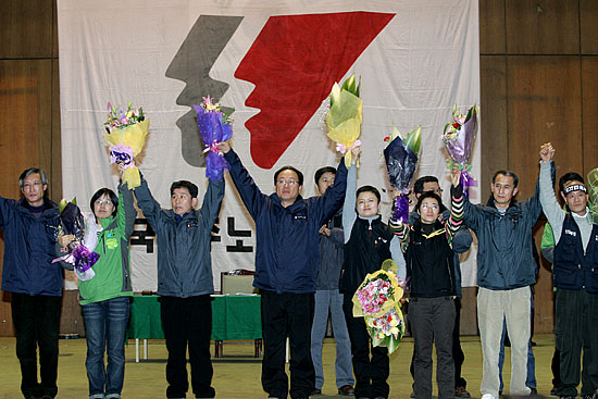 27일 새벽 1시 15분경, 2차 결선투표 끝에, 이석행.이용식 후보조가 민주노총 제5기 위원장.사무총장에 최종 당선됐다.[사진-통일뉴스 김주영 기자]