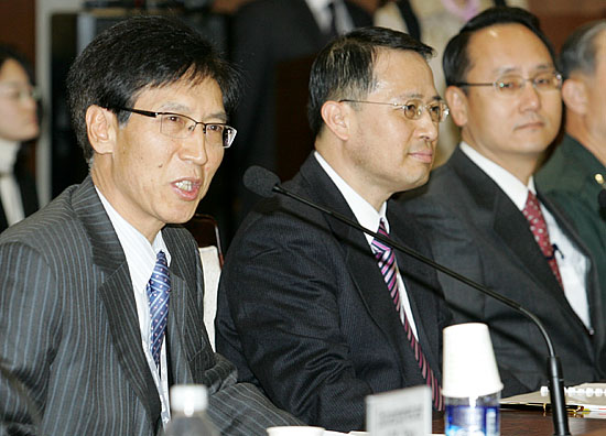 한국측 수석대표인 전제국 국방부 정책홍보본부장(맨 왼쪽).[사진-통일뉴스 김주영 기자]