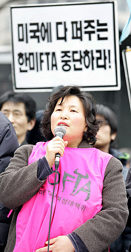 강다복 전북도 여농회장이 이틀간의 상경시위 소감을 전하고 있다. 그는 