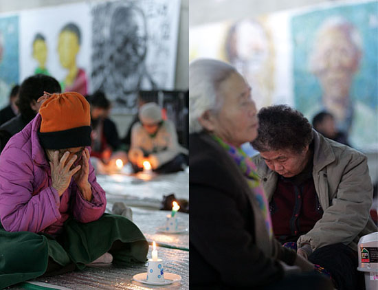 합의된 이주여건에 대한 설명을 들은 주민들이 고개를 떨구고 있다. [사진-통일뉴스 김주영 기자]