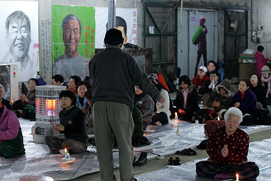 오늘도 문정현 신부의 '팽성은 우리땅'이 이어졌다. [사진-통일뉴스 김주영 기자]