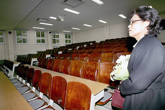 '정경대 111호 강의실' 경제학과에 재학했던 고인과 당시 학생들은 이곳에서 수업을 듣는 대신 군화발에 맞아야 했다.[사진-통일뉴스 김주영 기자]