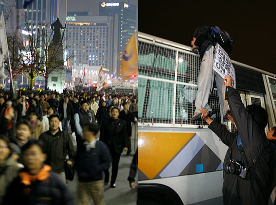 광화문 세종로에서 경찰 차량에 의해 막히자 차량 위로 넘어가고 있다.(오른쪽)[사진-통일뉴스 김주영 기자]