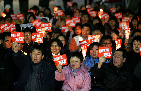 이날 촛불문화제에는 민주노총 이석행 위원장과 진영옥 부위원장도 함께 했다. [사진-통일뉴스 김주영 기자]