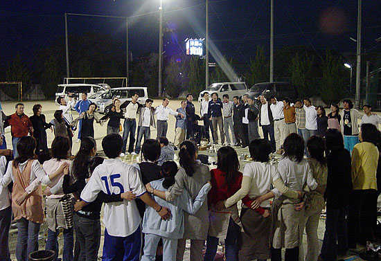 '통일조국에서 손 잡고 춤 출날은 얼마나 남았을까..?'[사진-우리나라]