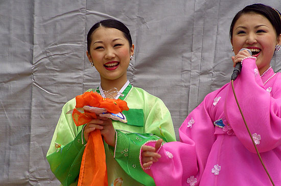 오사카가무단의 공연모습. [사진-우리나라]