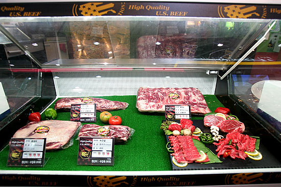부위별로 진열된 미국산 쇠고기. [사진-통일뉴스 김주영 기자]