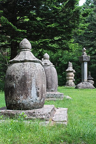 전쟁으로 소실된 장안사터에는 백화암 부도가 남아있다. [사진제공-민족21]