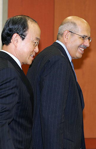 '북핵문제 해결도 같은 방향으로?'.