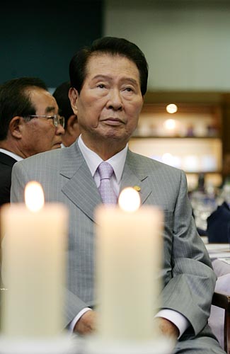 생각에 잠긴 김대중 전 대통령. [사진-통일뉴스 김주영 기자]