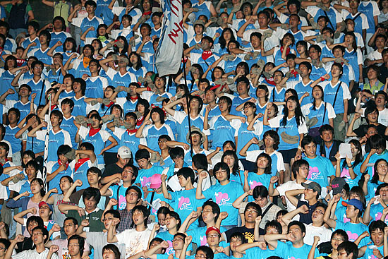 구호 외치는 모습도 '가지각색'. [사진-통일뉴스 김주영 기자]