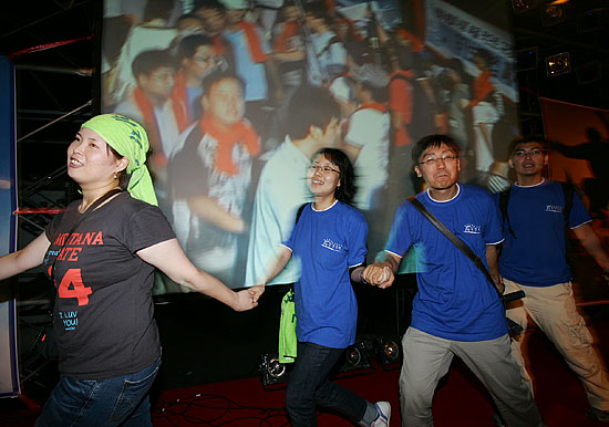 대동놀이가 한창인 '한청' 소속 회원들이 즐거운 모습이다. [사진-통일뉴스 김주영 기자]