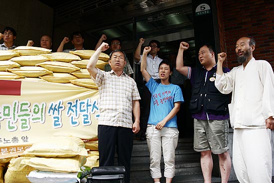 전농은 대형할인마트의 대목인 추석을 앞두고 
