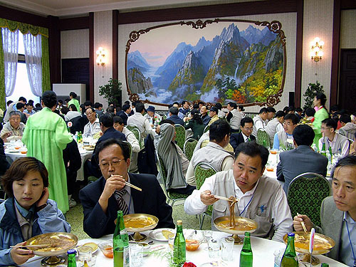 일정 둘째날인 3일 노무현 대통령과 김영남 최고인민회의 상임위원장과 오찬 일정을 갖게 되는 평양 옥류관.[사진-통일뉴스 자료사진]