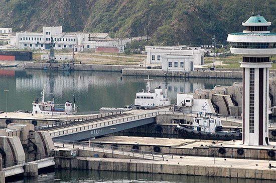 북측 산업시설인 남포 서해갑문. [사진-자료사진 통일뉴스]