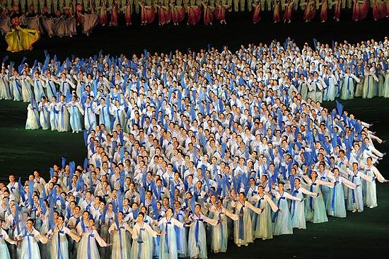 한반도를 형상화한 공연이 진행되고 있다. [사진-청와대 사진기자단]