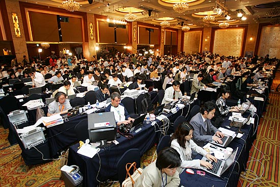 '2007 남북정상선언'이 전해지자 분주해진 서울프레스센터. [사진-청와대 사진기자단]