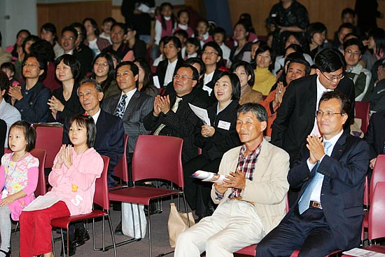 이날 행사에는 민주노동당 문성현 대표와 한국진보연대 정광훈 공동위원장 등 150여명이 참석했다. [사진-통일뉴스 김주영 기자]