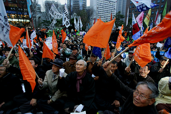 참가자들은 비리 후보와 정치인들을 처벌해야 한다고 목소리를 높였다. [사진-통일뉴스 김주영 기자]
