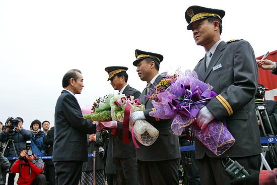 승무신고를 마치고 한국철도공사 이철 사장이 