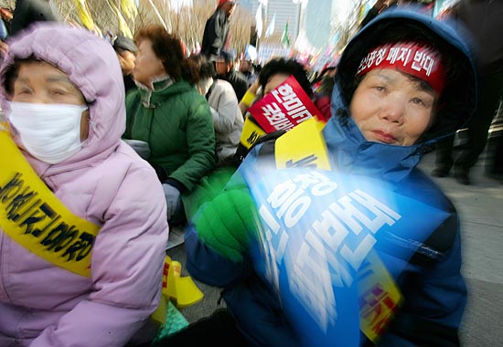 농촌진흥청 폐지 반대를 외치고 있는 농민들. [사진-통일뉴스 김주영 기자]