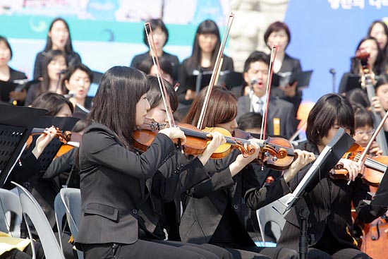 4.19혁명 영령들의 넋을 기리는 추모공연. [사진-통일뉴스 조성봉 기자]