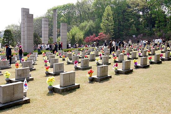 4.19국립묘지 묘역.[사진-통일뉴스 조성봉 기자]