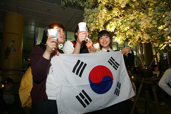 태극기를 흔들며 