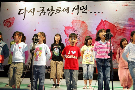 '아름나라'의 '광우송' 율동공연 모습[사진-통일뉴스 조성봉 기자]