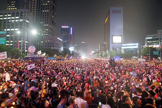 입추의 여지없이 운집한 인파로, 광화문 일대는 후끈 달아올랐다.[사진-통일뉴스 조성봉 기자]