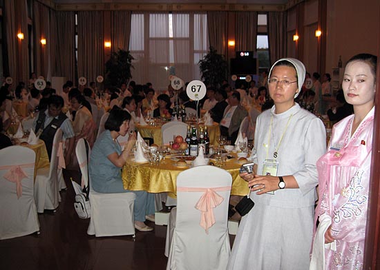 금강산호텔 2층 연회장에서 열린 만찬연회 모습. [사진제공-6.15남측위]