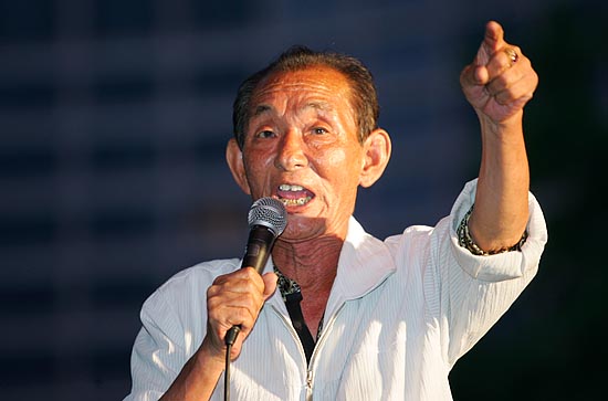 '가마솥 할아버지'로 유명해진 최성용(73)씨도 무대에 올라 