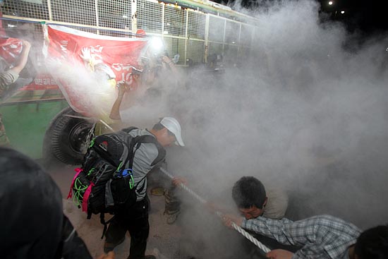 소화가루가 광화문 일대를 뿌옇게 덮어 버렸다.[사진-통일뉴스 조성봉 기자]