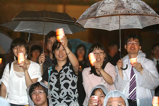 문화공연에 환호하는 시민들.[사진-통일뉴스 조성봉 기자]