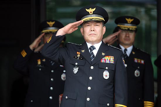 어청수 청장은 창설식에서 