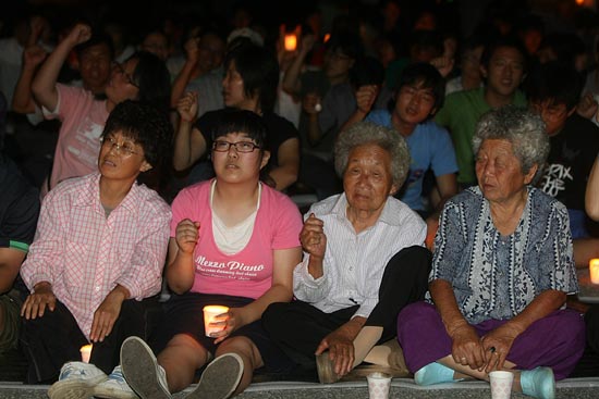 1일 '무건리 훈련장 확장 반대를 위한 주민 촛불문화제'가 처음으로 열렸다. 촛불문화제는 매일 저녁마다 계속 될 예정이다. [사진-통일뉴스 조성봉 기자]