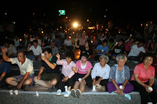 주민들의 촛불은 '무건리 훈련장' 확장을 막아낼 때까지 계속될 것이다.[사진-통일뉴스 조성봉 기자]
