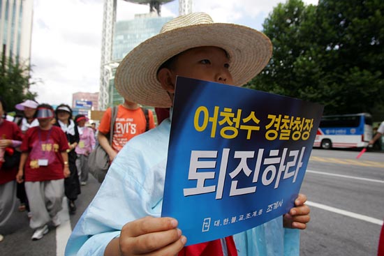 동자승도 '어청수 청장 퇴진!'[사진-통일뉴스 조성봉 기자]