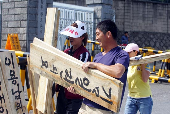 군사훈련이 없는 평화로운 마을에서 죽을때까지 살아가겠다는 '희망'이 있기 때문에 주민들의 얼굴에는 웃음이 넘쳐난다. [사진-통일뉴스 조성봉 기자]