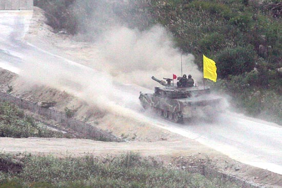 적진을 향해 돌진하는 전차. [사진-통일뉴스 조성봉 기자]