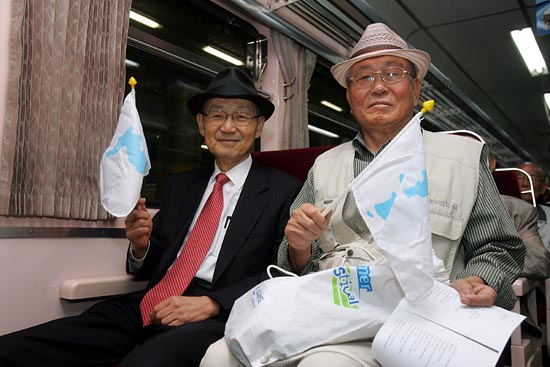 백낙청 6.15남측위 상임대표와 박중기 추모연대 의장도 참석했다.[사진-통일뉴스 조성봉 기자]