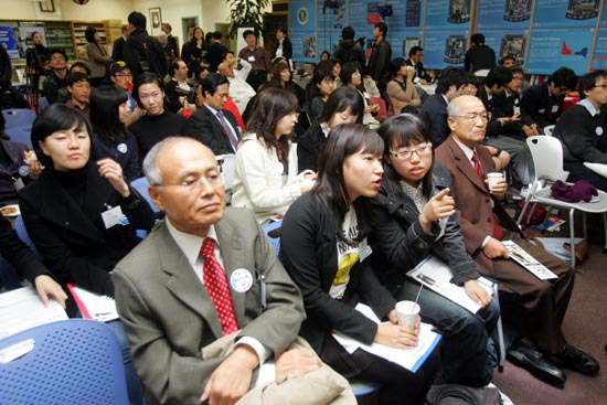 이날 행사에는 대학 수시입학이 확정된 고3과 대학생 교수, 일반인 등 150여명이 참가했다. [사진-통일뉴스 조성봉 기자]