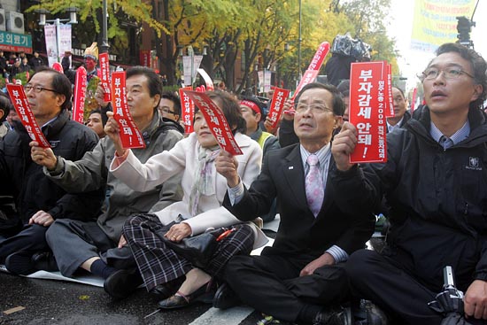 노동자 대회에 참석한 민주노동당 지도부.[사진-통일뉴스 조성봉 기자]