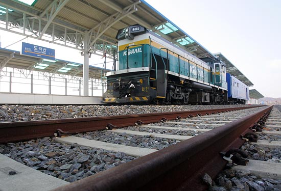 '철마'는 우리에게 말한다. 