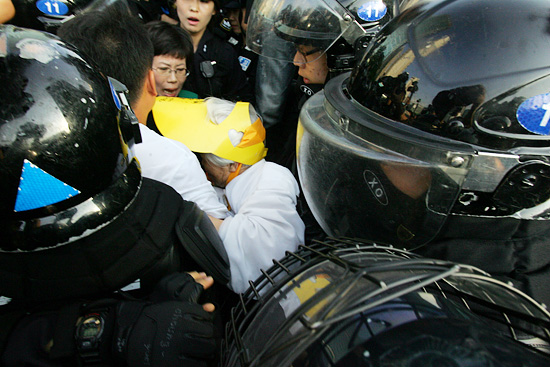 이날 경찰 지휘관은 