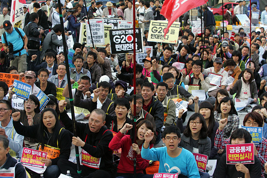G20경호안전특별법이 발효된 10월 1일 오후 서울 종로 보신각에서 열린 