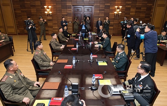 남북, 11월말까지 DMZ내 초소 완전철수 합의