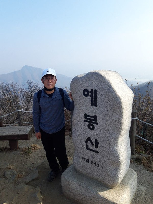 예봉 정철 선생 드디어 예봉산 정상에 등극하다. [사진 615산악회 제공]